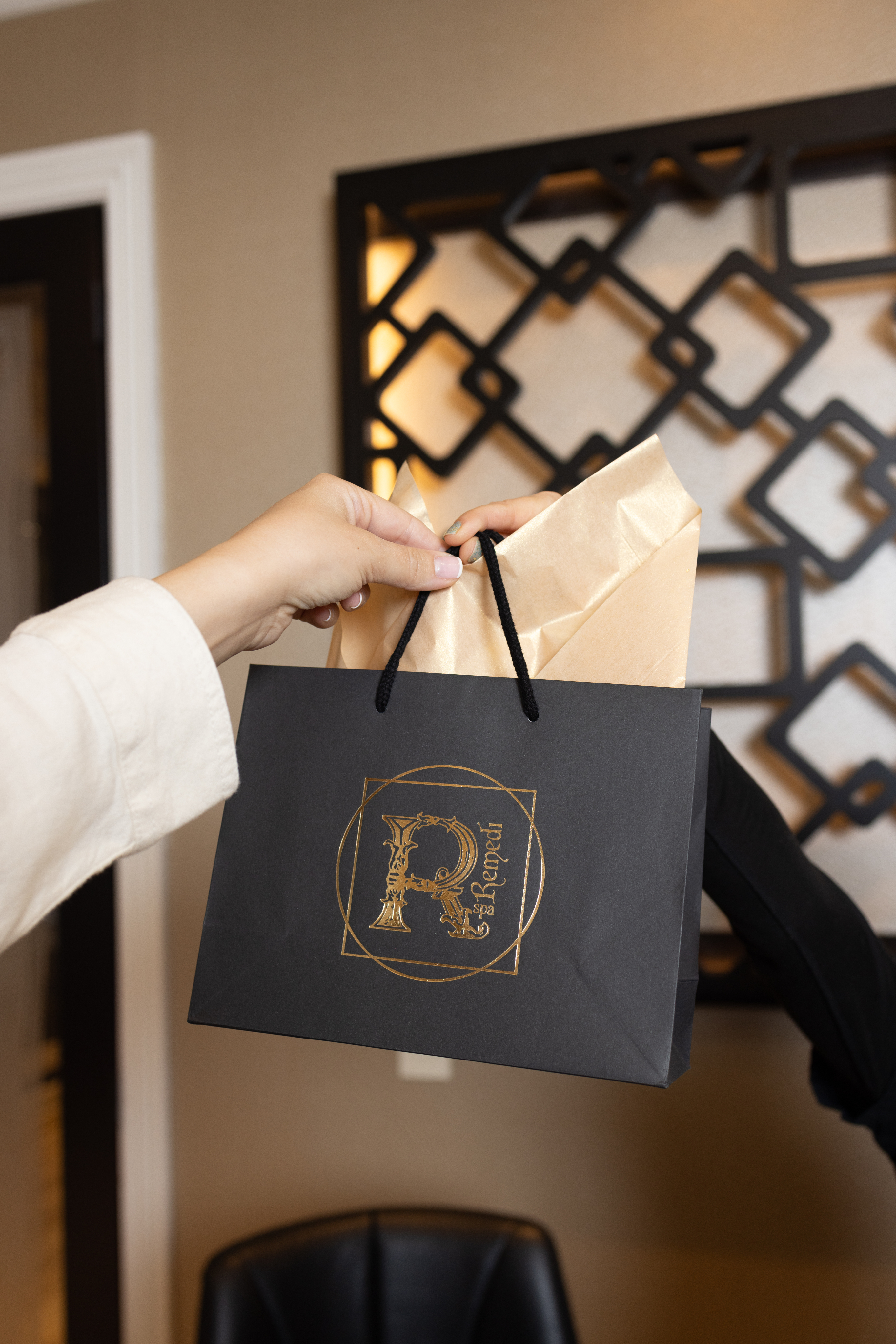 Remedi Spa branded shopping bag